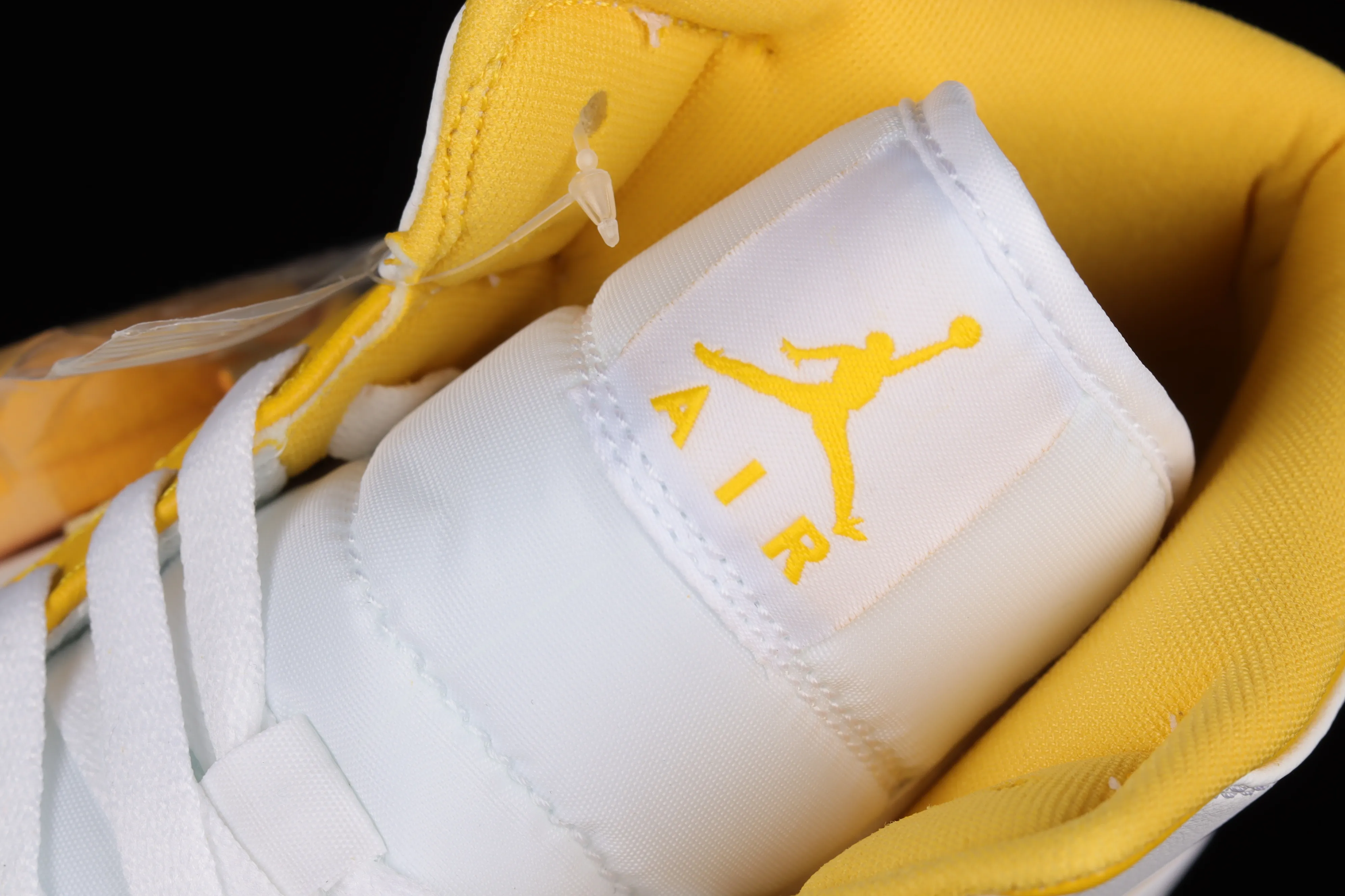 All categories Air Jordan Jordan series basketball shoes Air Jordan 1 Mid Air Jordan 1 Mid AJ1 Joe 1 white and yellow Zhongbang basketball shoes BQ6472-117